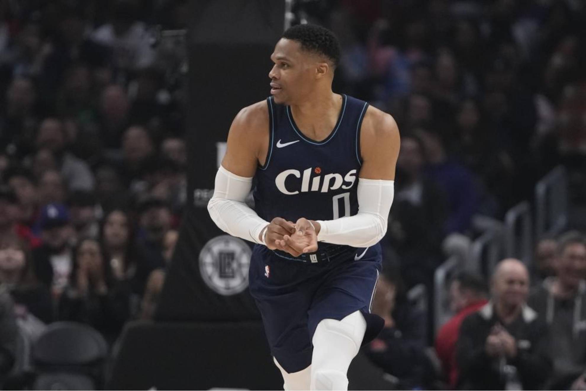 Westbrook touches his left hand during the first quarter between the Clippers and Wizards.