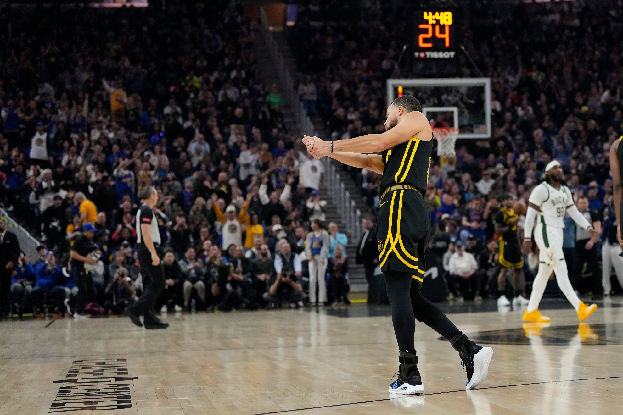 Stephen Curry doing a golf swing celebration