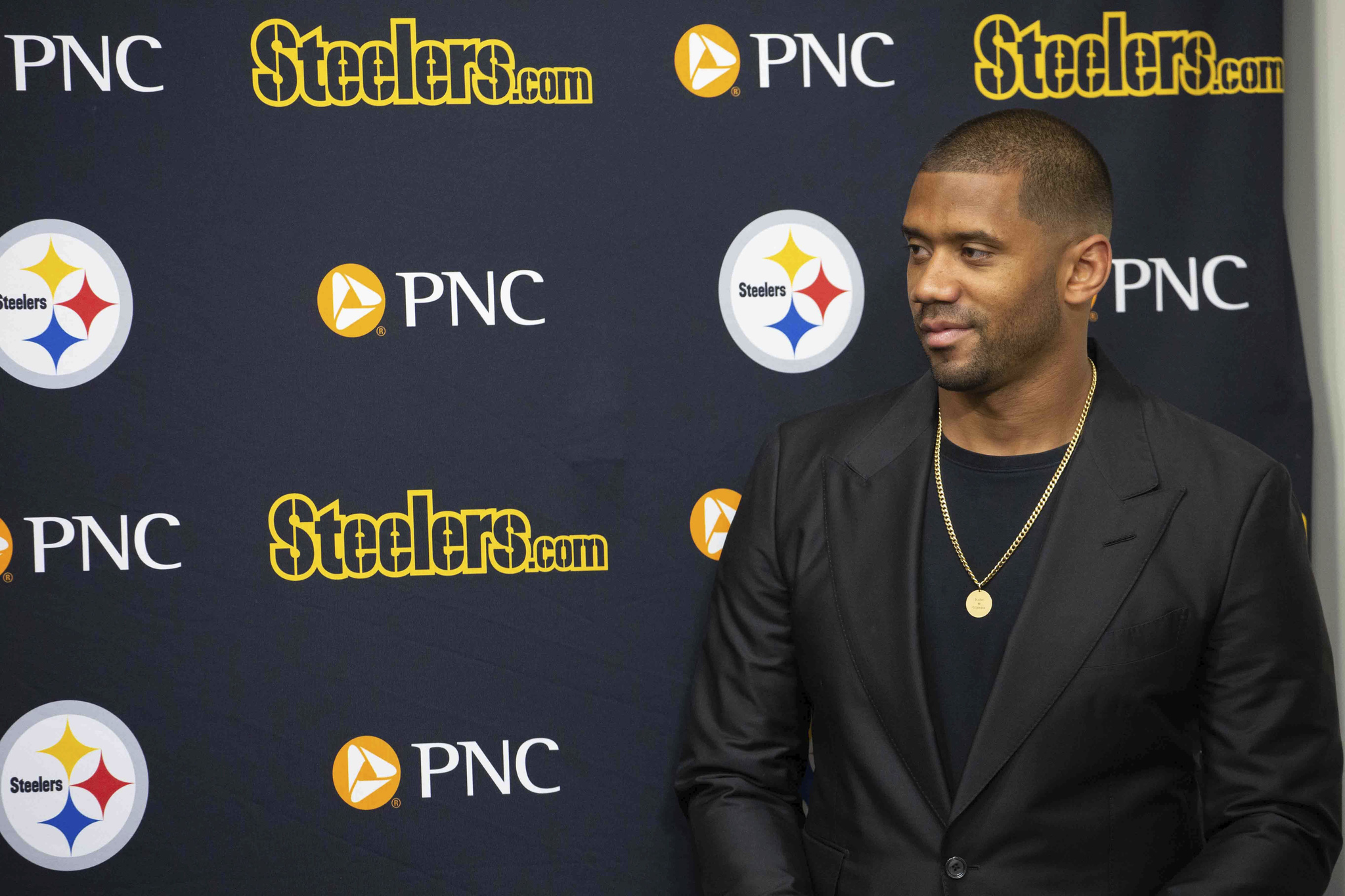 Russell Wilson isnt quiet at the Steelers either and fans troll him as soon as he arrives