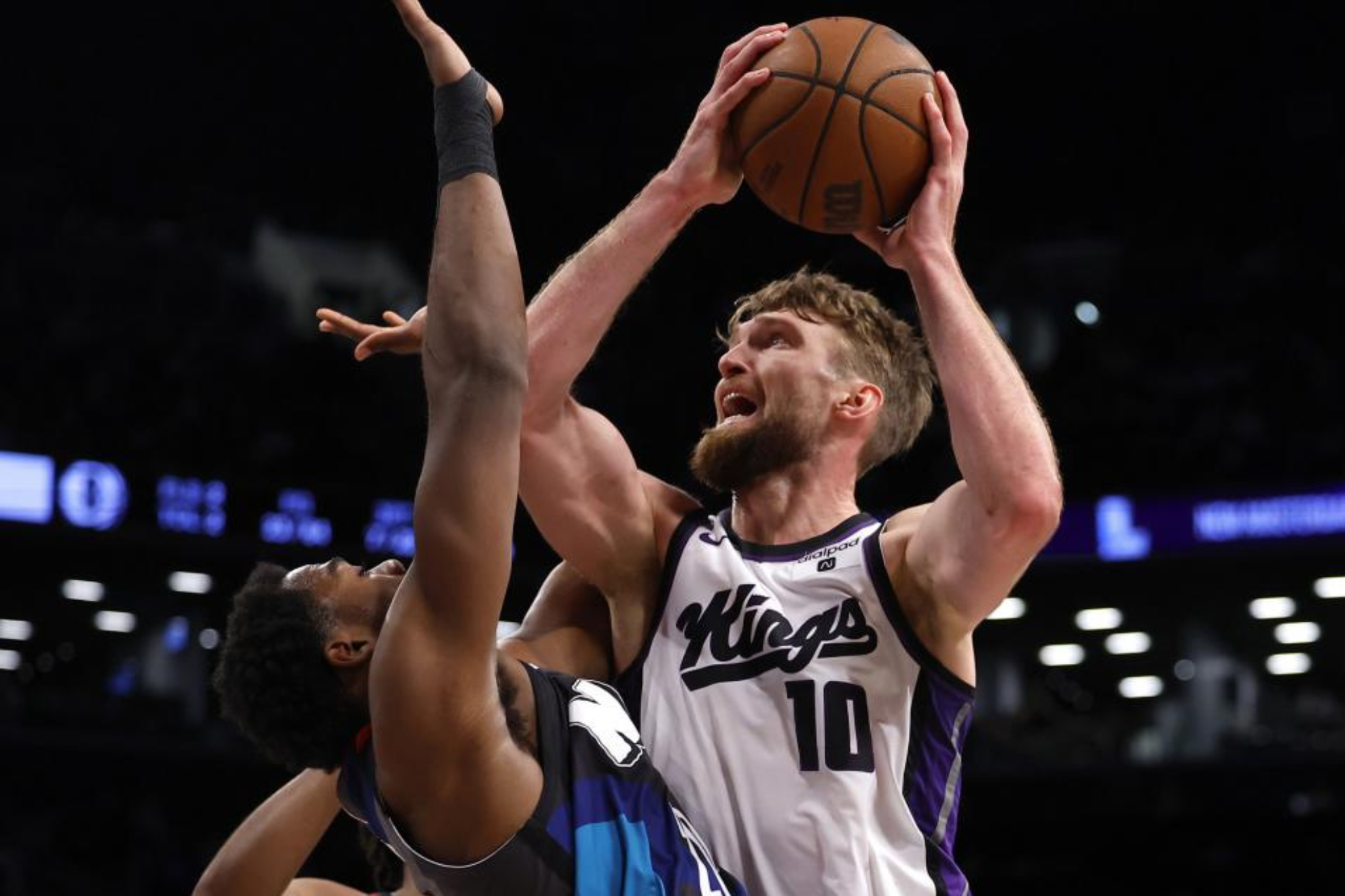 Domantas Sabonis and DayRon Sharpe