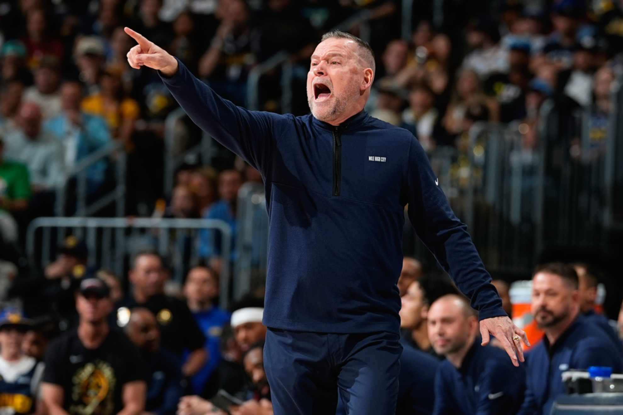 Michael Malone directs his team /