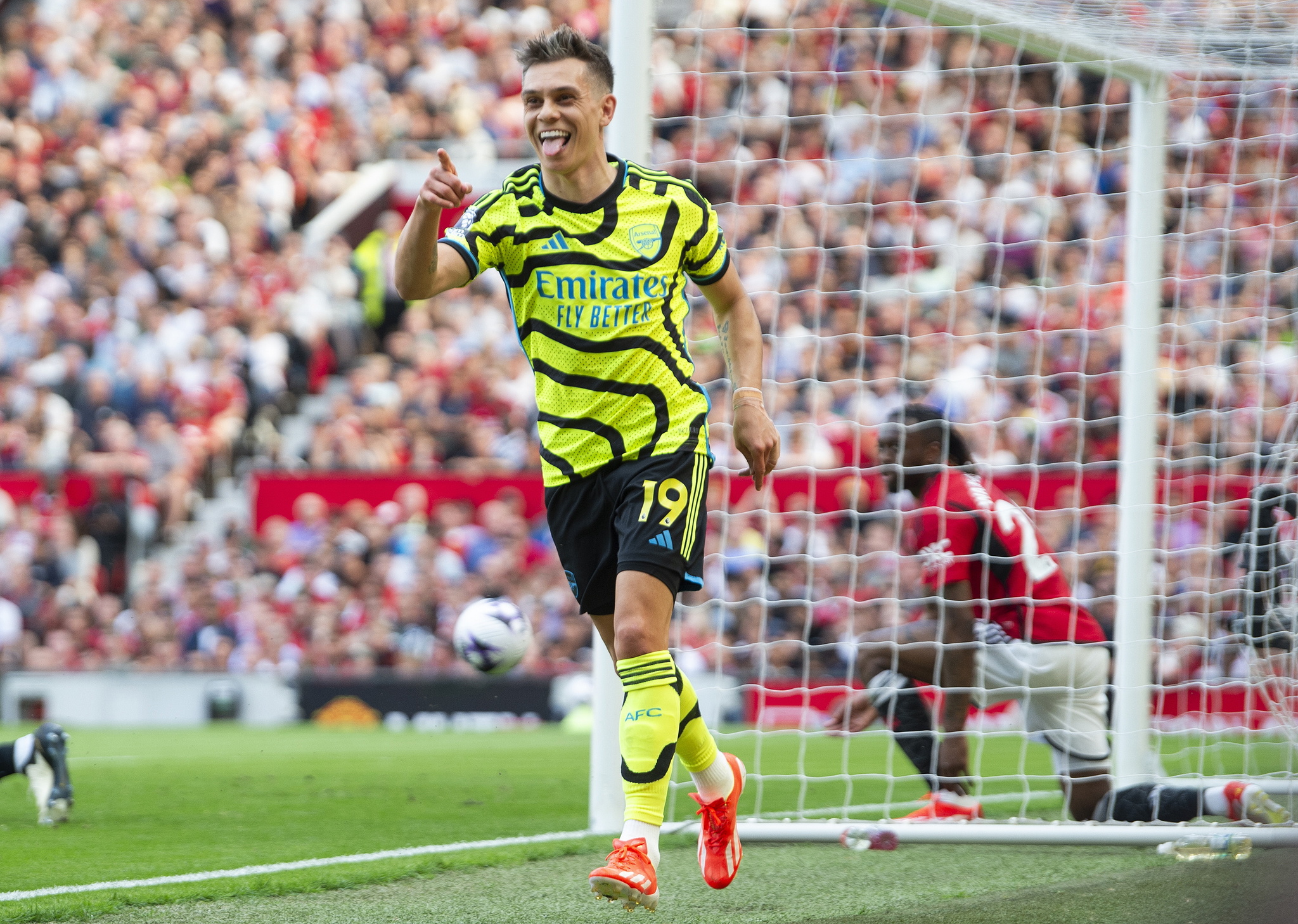 Leandro Trossard of Arsenal celebrates after scoring