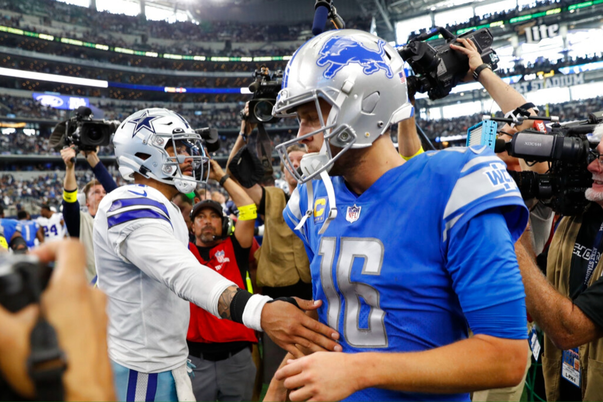 Dak Prescott (L) greets Jared Goff after a game in Oct. 2022.