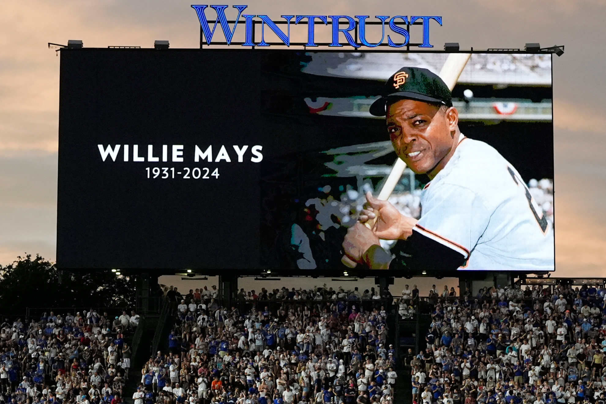 MLB and Giants icon pays emotional tribute to Willie Mays: I love you forever