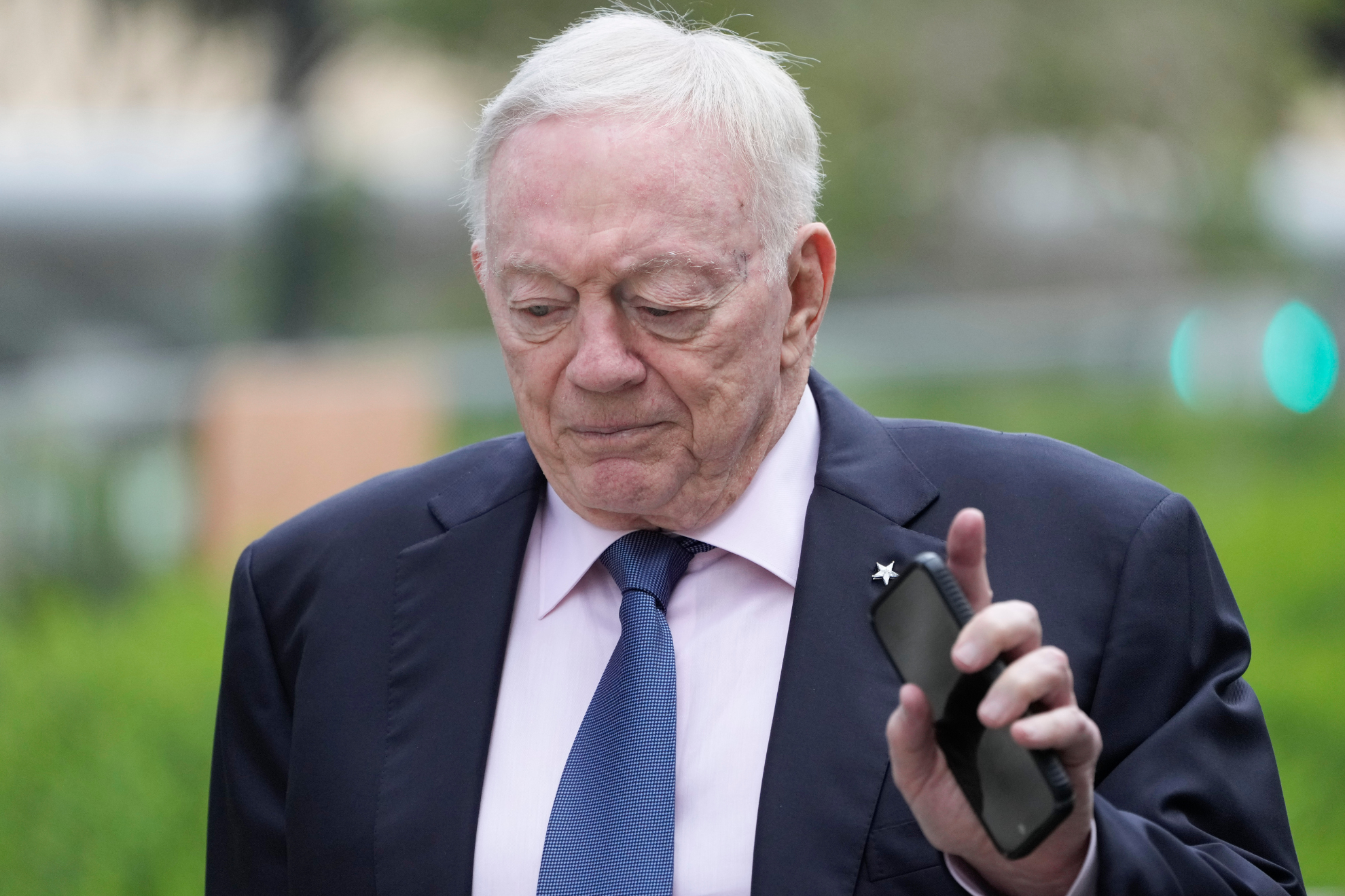 Cowboys Jerry Jones angers fans by picking a fight in court with another NFL team