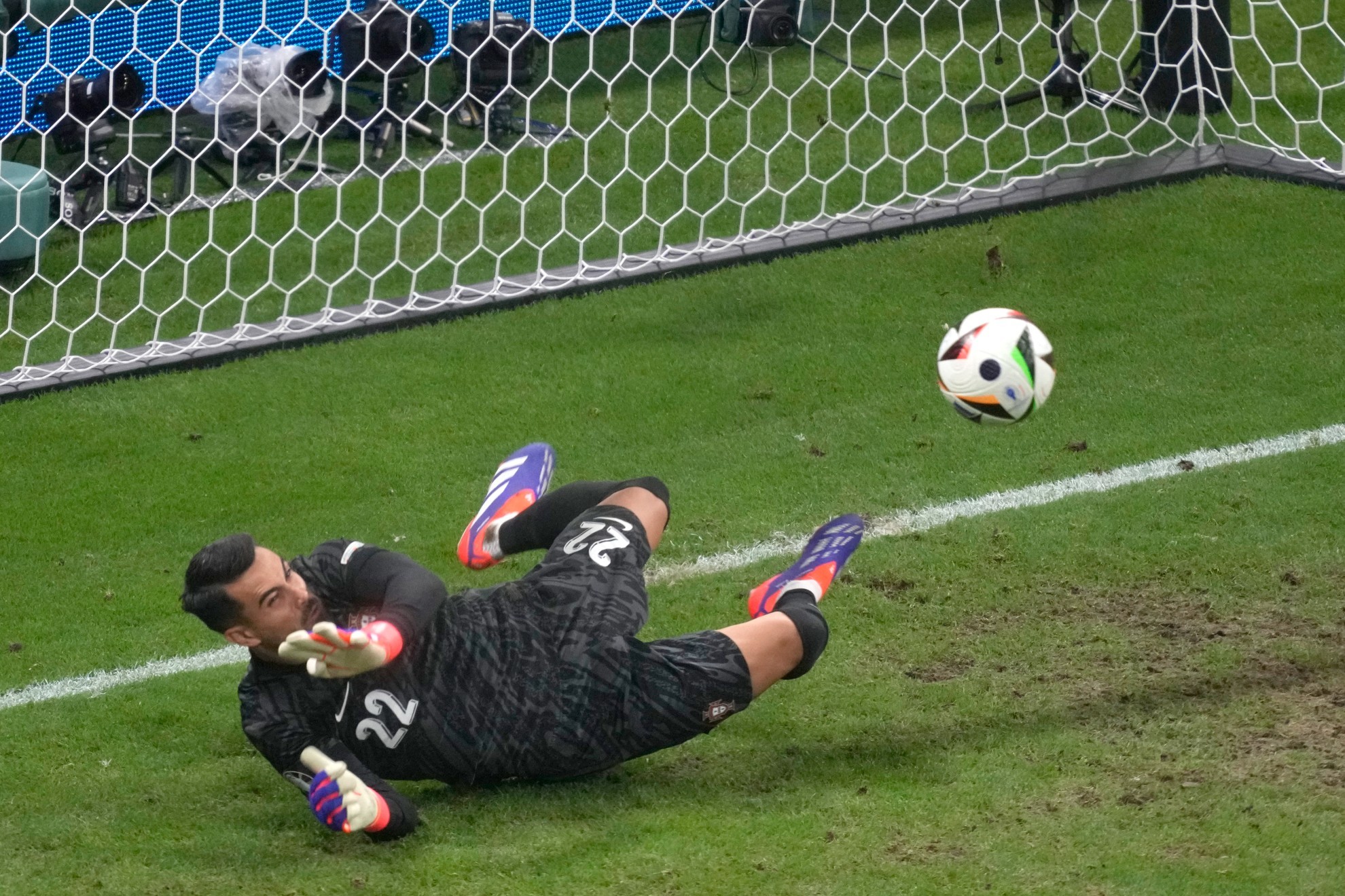 Diogo Costa saves three penalties.