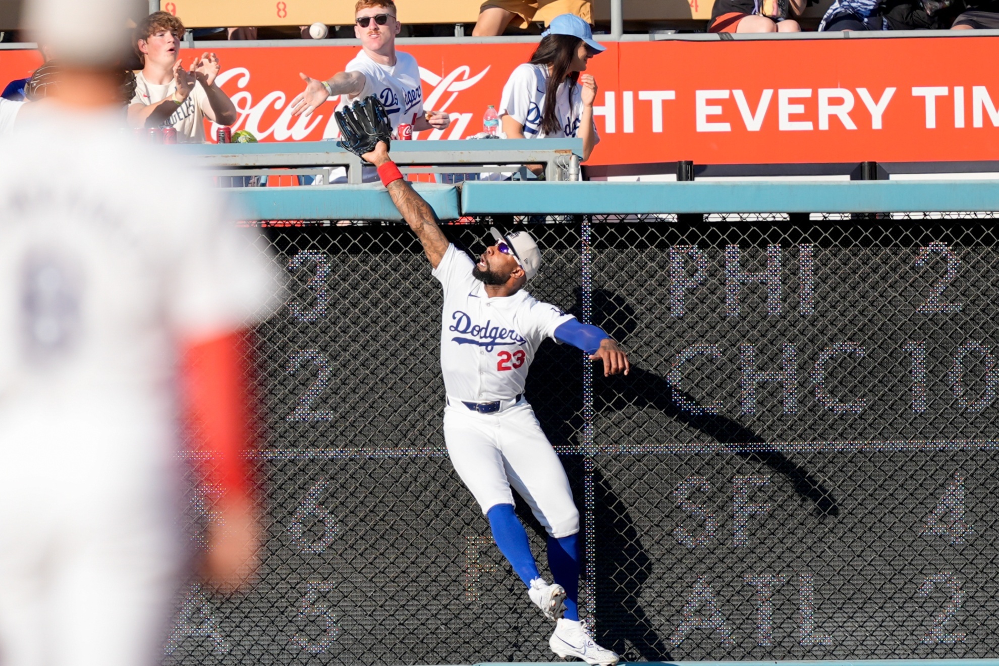 Los Angeles Dodgers right fielder Jason Heyward (23) is unable to catch a solo home run hit by Arizona Diamondbacks designated hitter Joc Pederson as shortstop Kik� Hernandez, foreground, watches during the first inning of a baseball game, Thursday, July 4, 2024, in Los Angeles. (AP Photo/Ryan Sun)