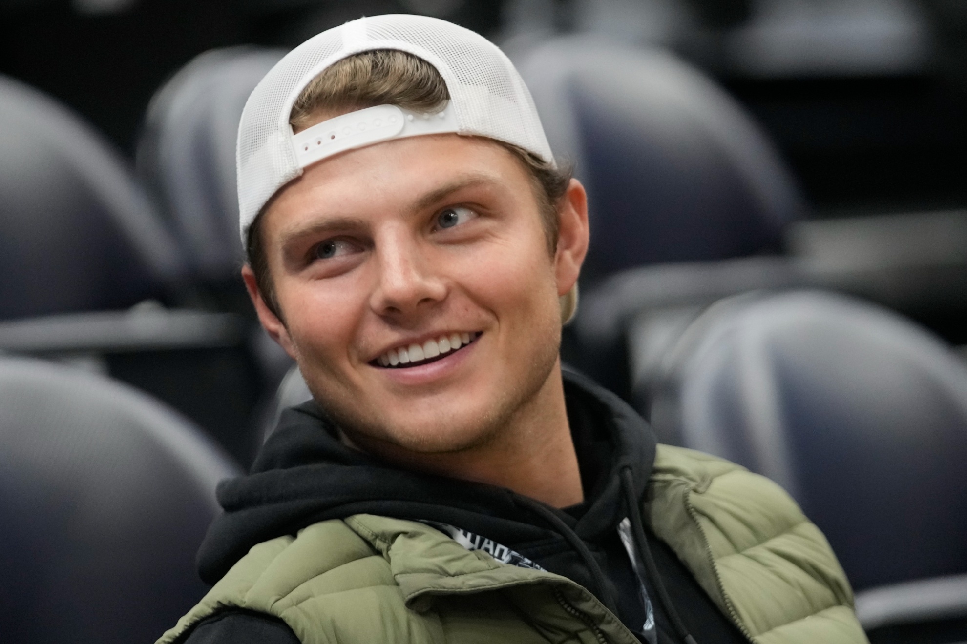 New York Jets quarterback Zach Wilson watches Golden State Warriors guard Stephen Curry warm up before an NBA basketball game against the Utah Jazz, Thursday, Feb. 15, 2024, in Salt Lake City. (AP Photo/Rick Bowmer)