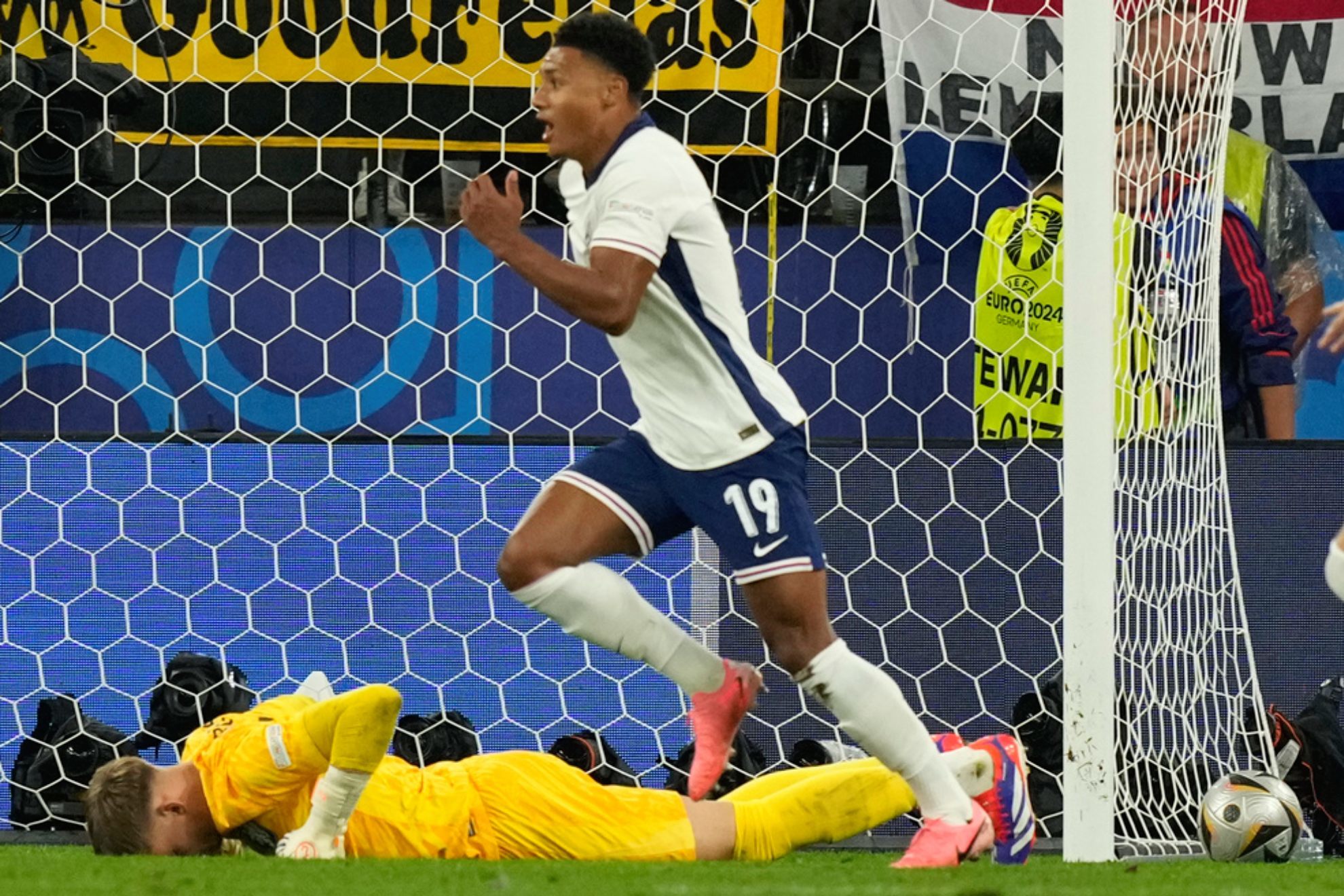 Ollie Watkins, center, celebrates after scoring his sides second goal past Netherlands goalkeeper Bart Verbruggen /