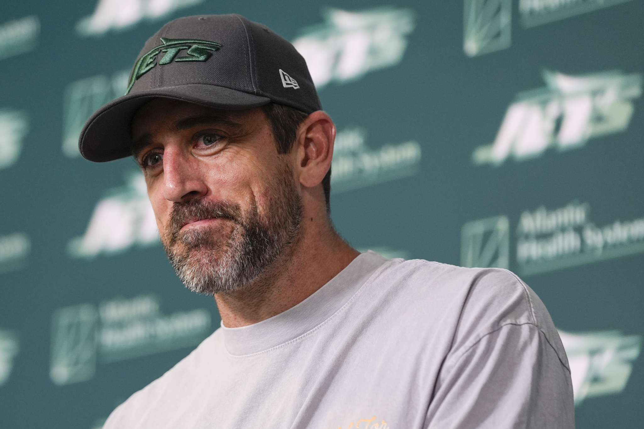 Aaron Rodgers has uncomfortable encounter with tearful Jets fan