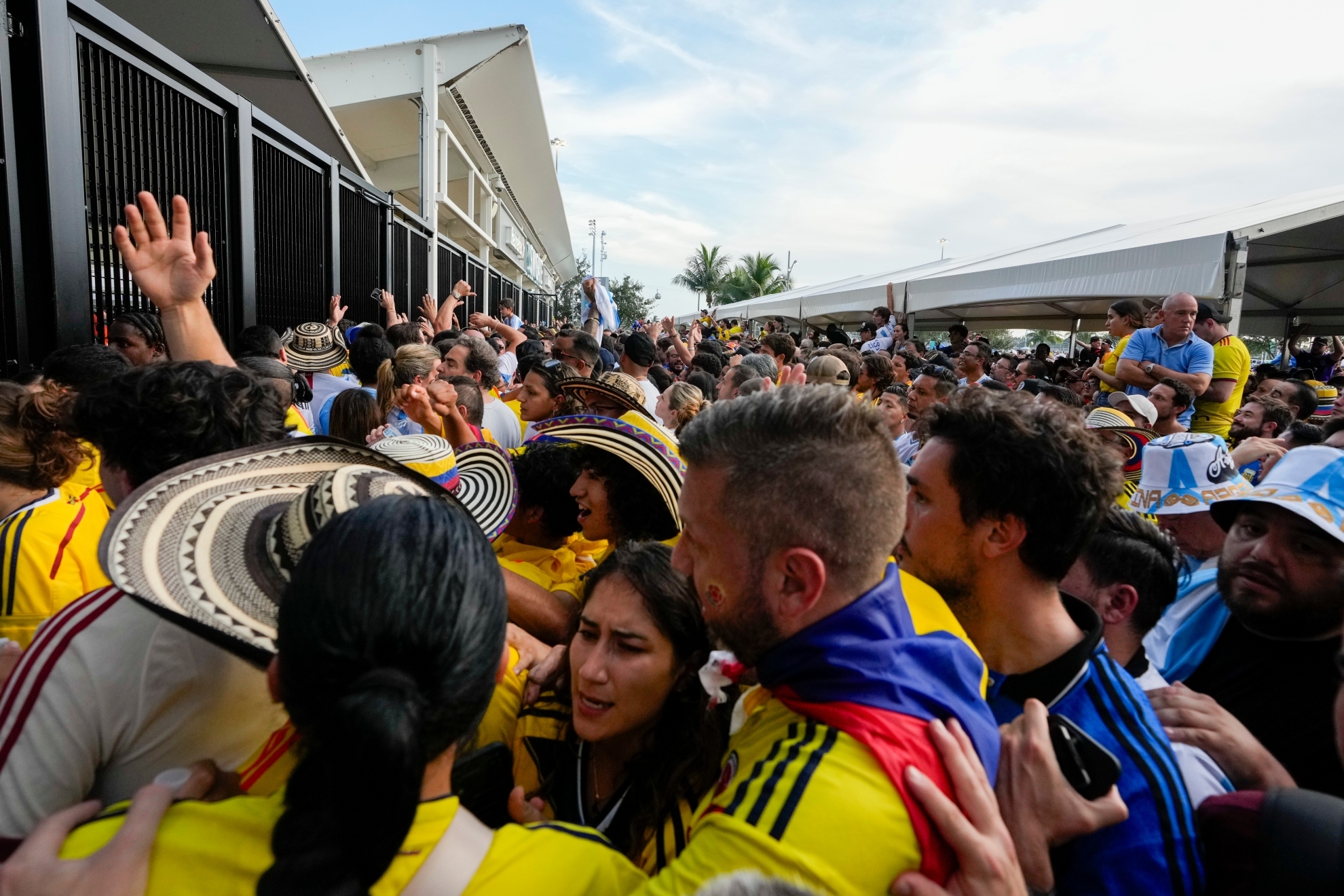 Fans storm Hard Rock Stadium, forcing delay on Copa America  final