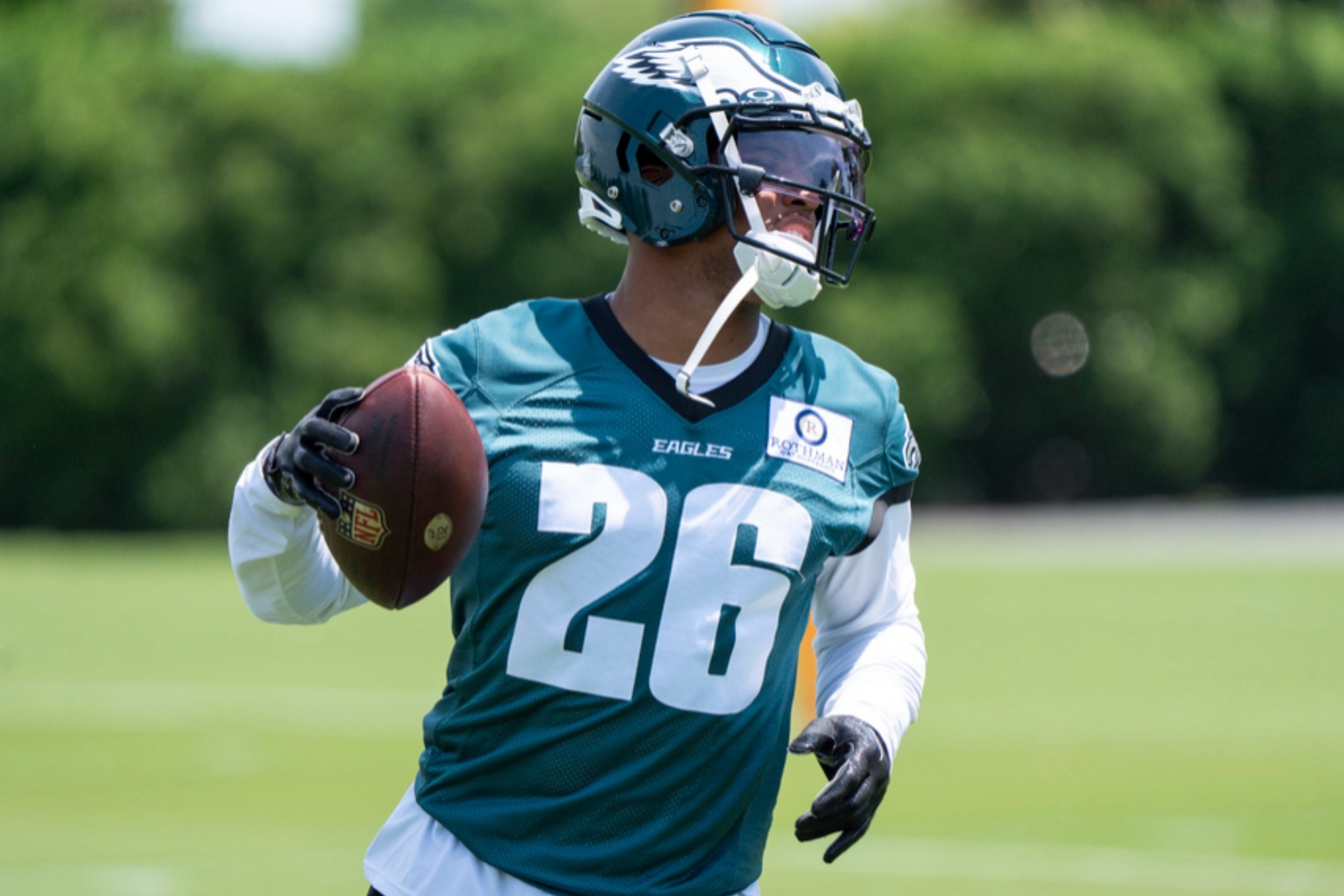 Saquon Barkley runs a drill during practice at the Eagles June minicamp