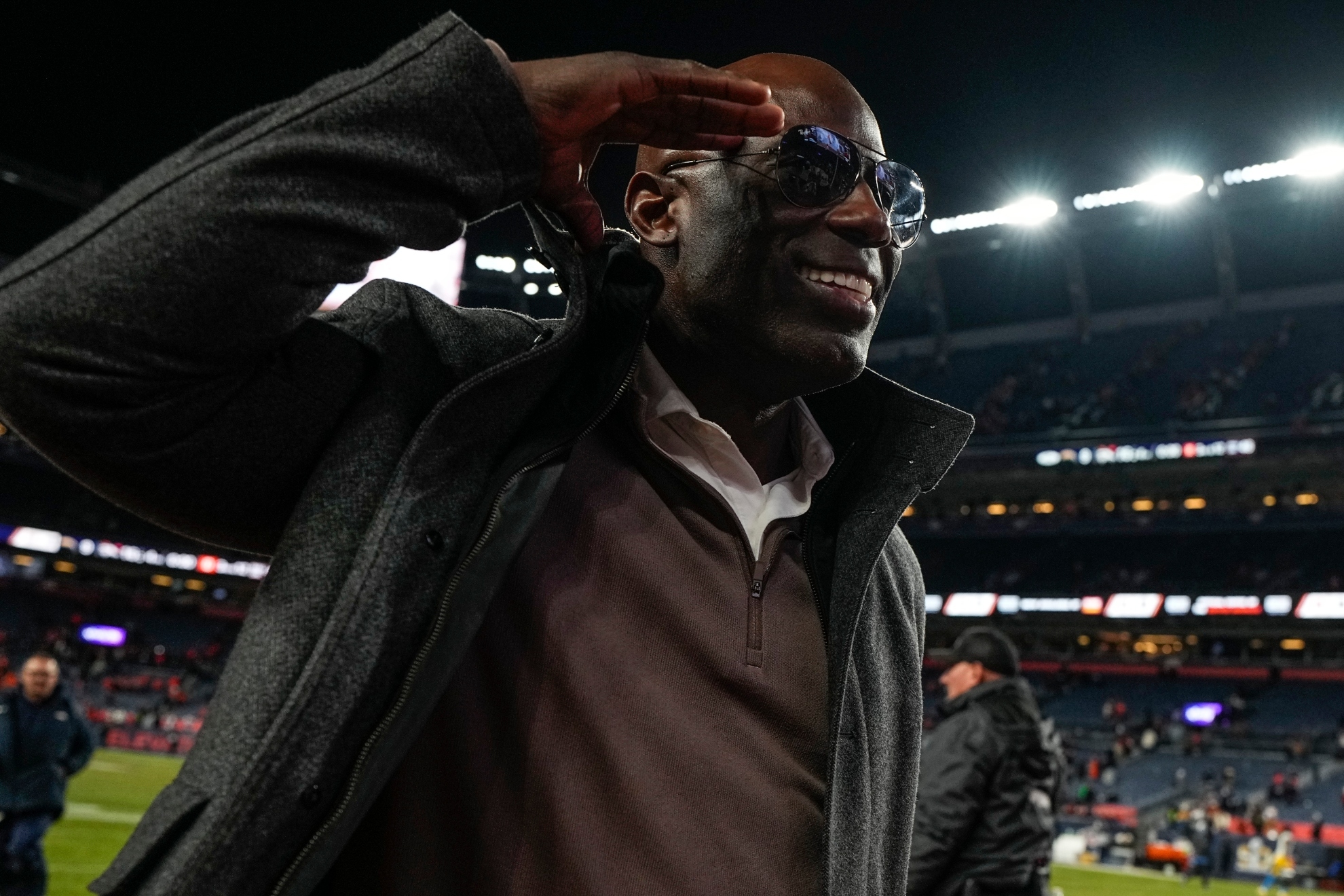 Hall of Famer Terrell Davis handcuffed on United Airlines flight