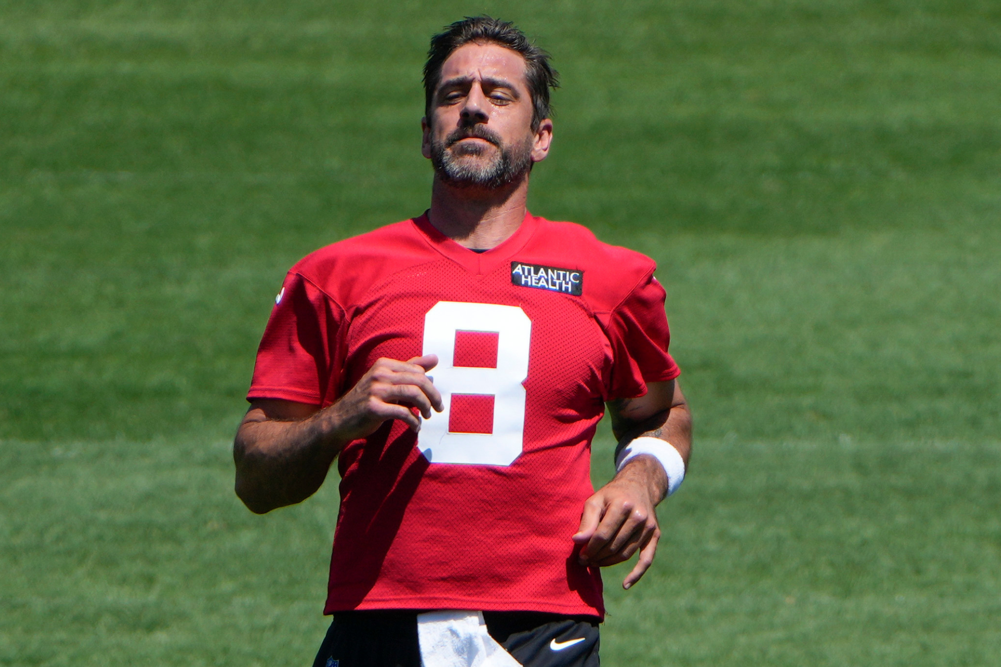 Aaron Rodgers during a New York Jets OTA practice.