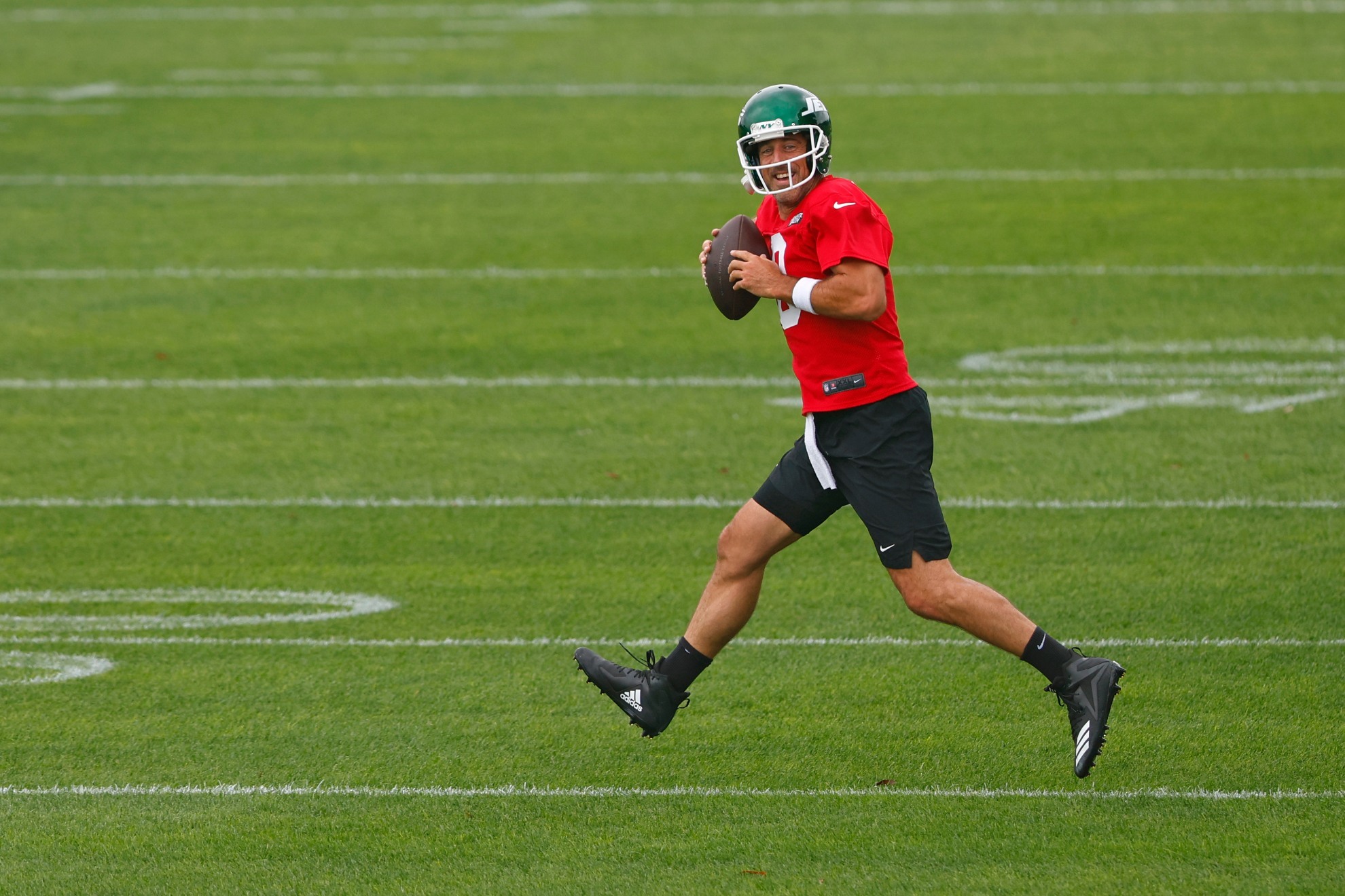 Aaron Rodgers in practice