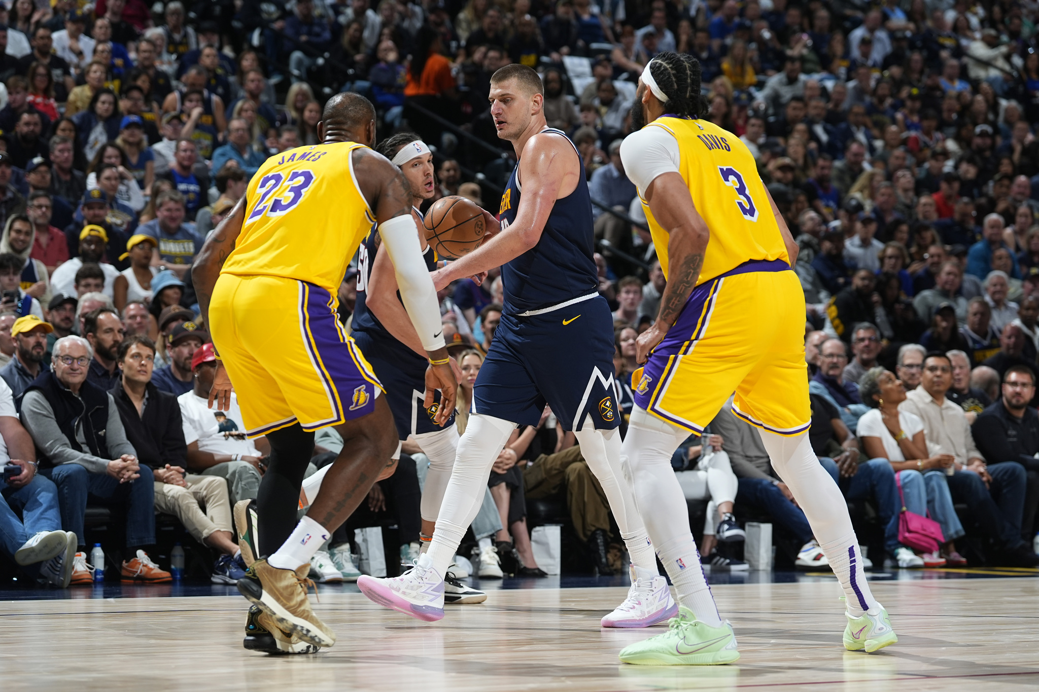 Denver Nuggets center Nikola Jokic (15) looks to drive to the basket as Los Angeles Lakers forward LeBron James (23) and Los Angeles Lakers forward Anthony Davis (3)