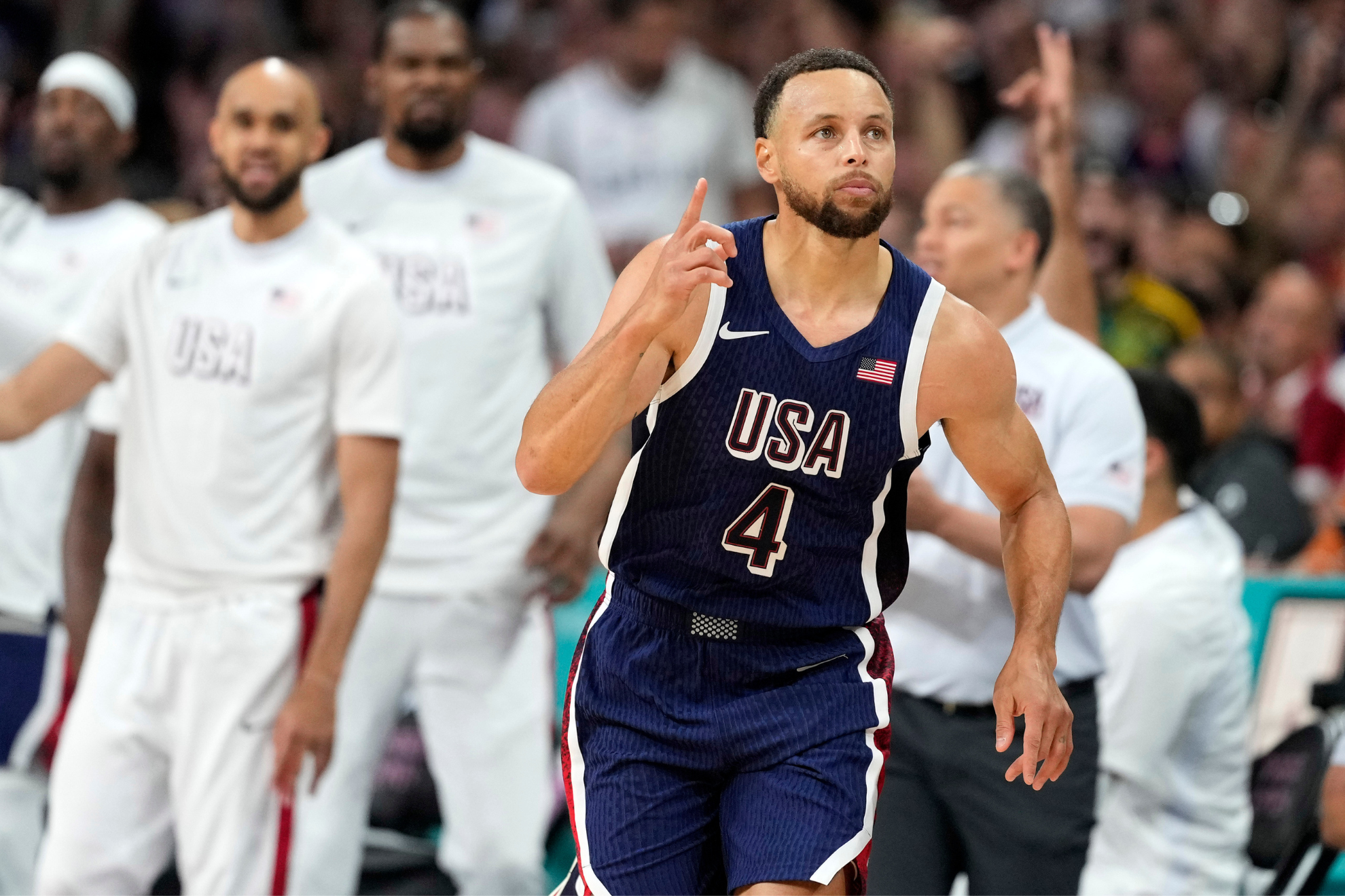 Stephen Curry ignites strong feelings with a surprising move in Team USAs win over Serbia