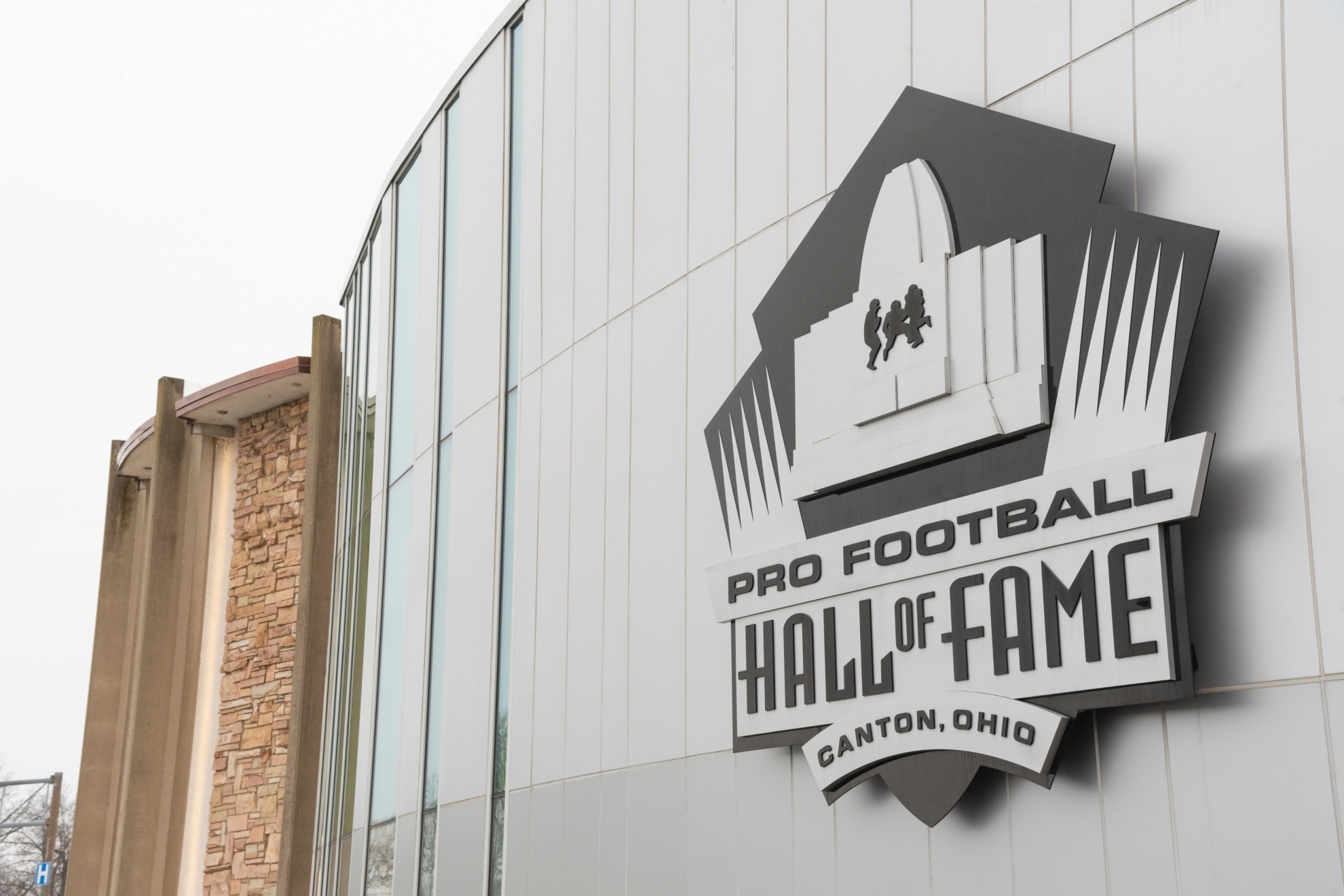 Pro Football Hall of Fame welcomes NFLs return with a thrilling matchup