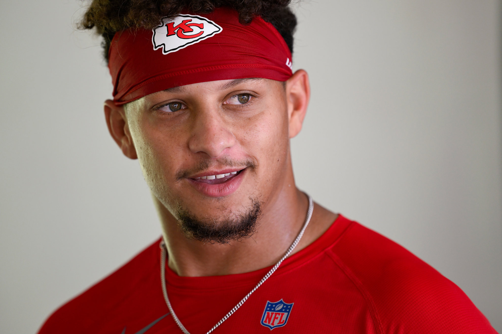 Patrick Mahomes and the Chiefs surprise fans with an unusual message for the rival Bills