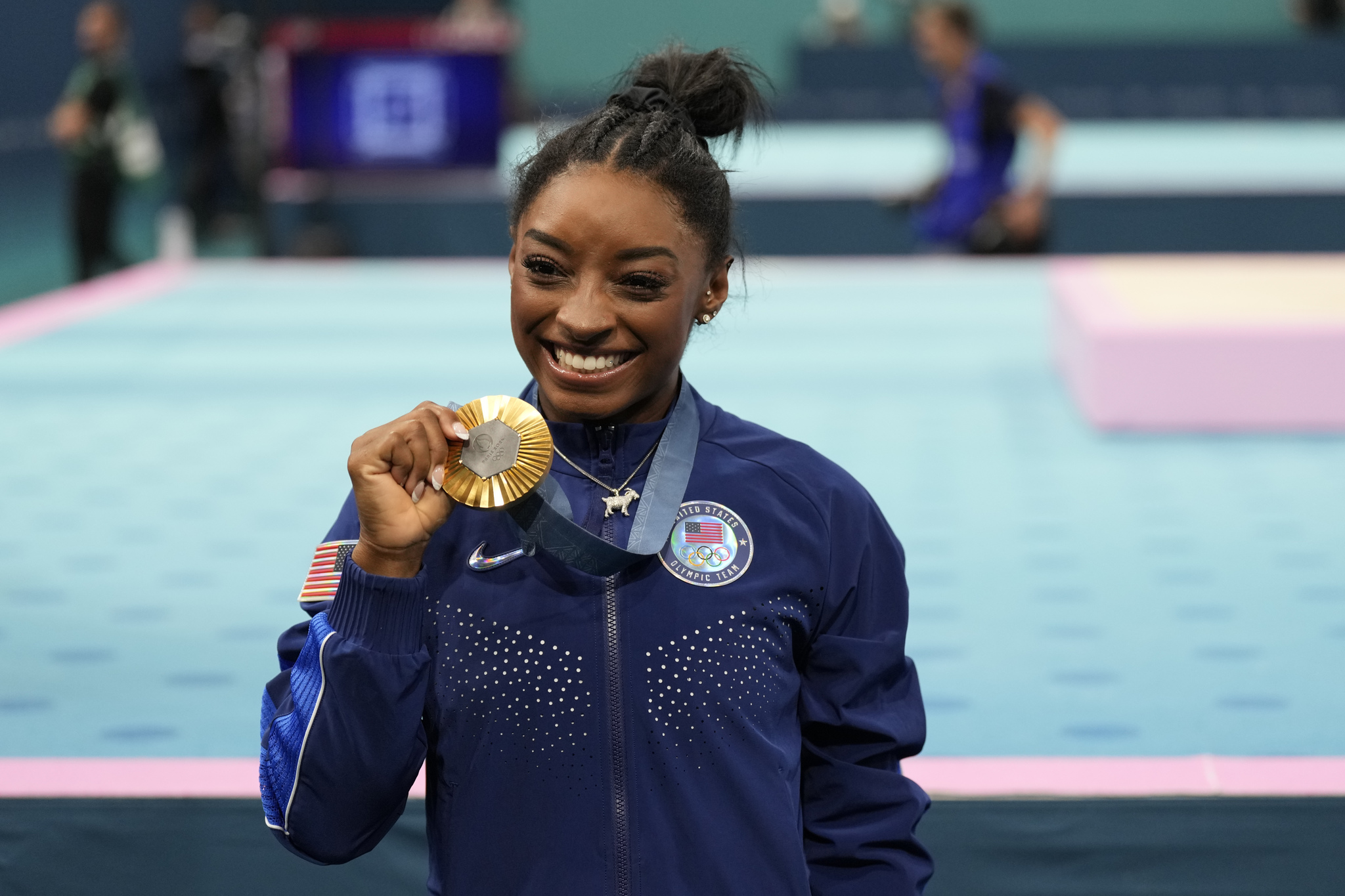 Simone Biles con la medalla de oro conseguida en la competici�n general individual de gimnasia art�stica