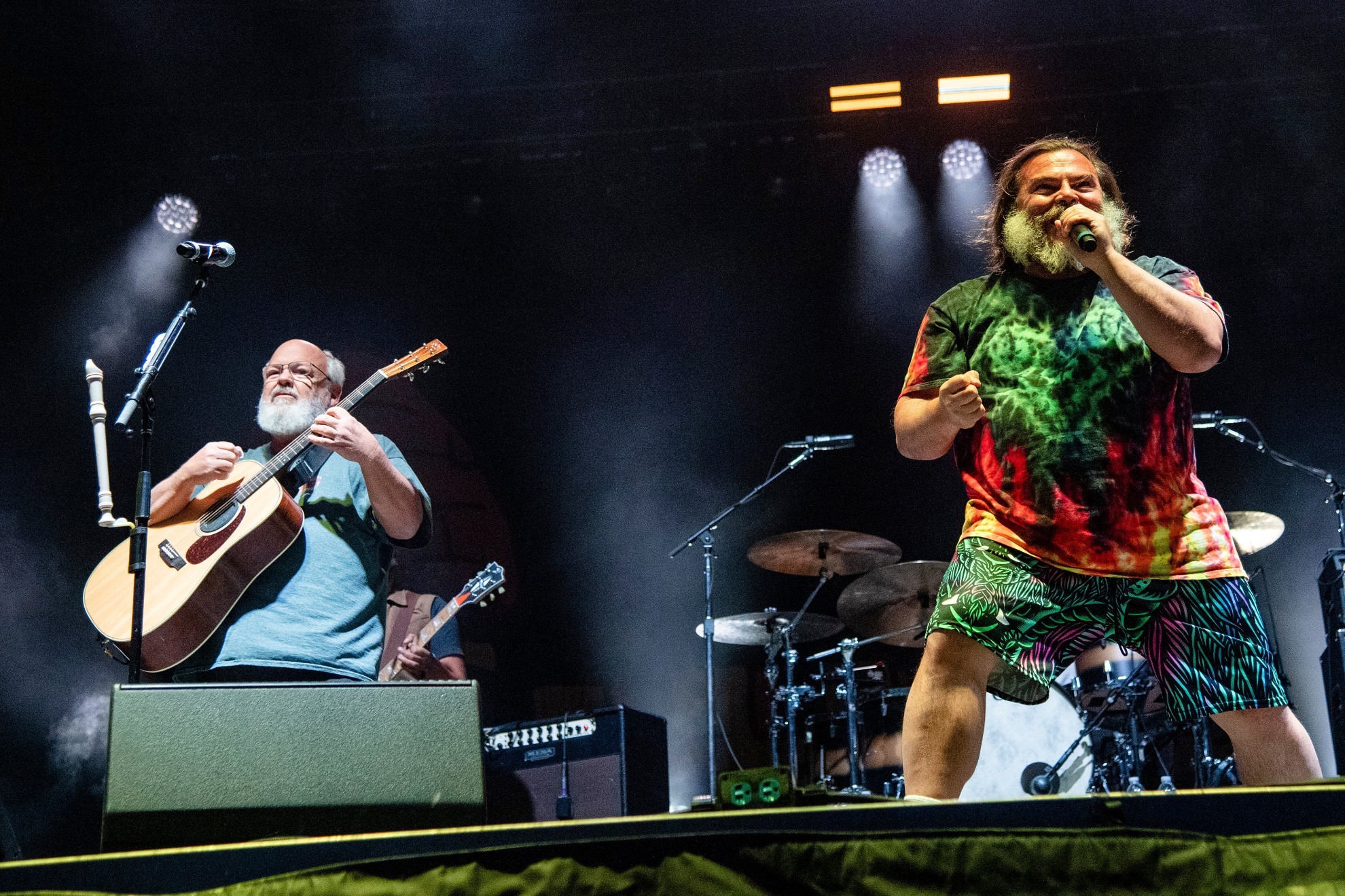 Jack Black and Kyle Gass rocking for Tenacious D