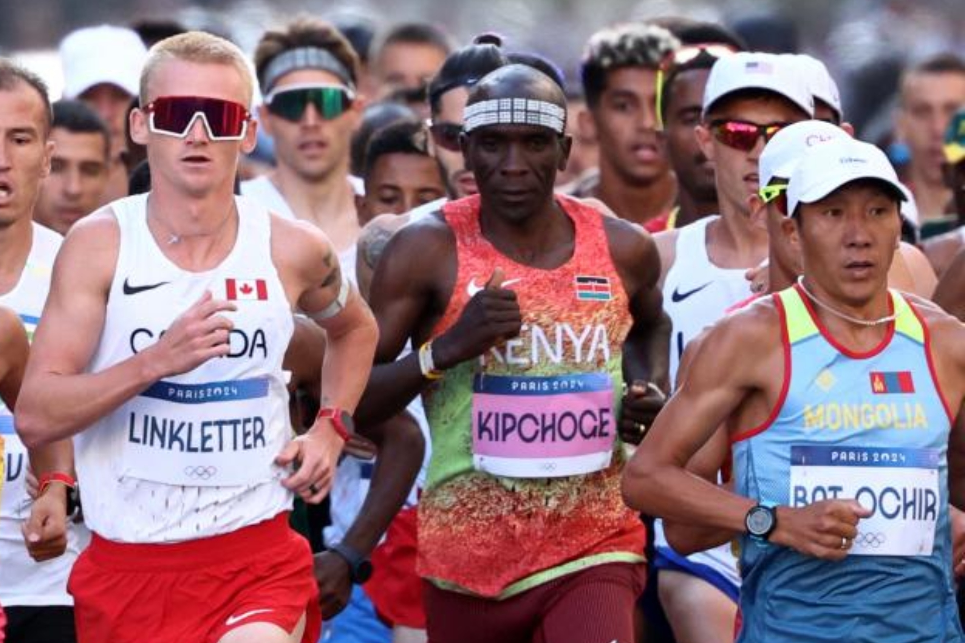 Kipchoges greatness: He stops at km 31, waits for the last runner... and retires