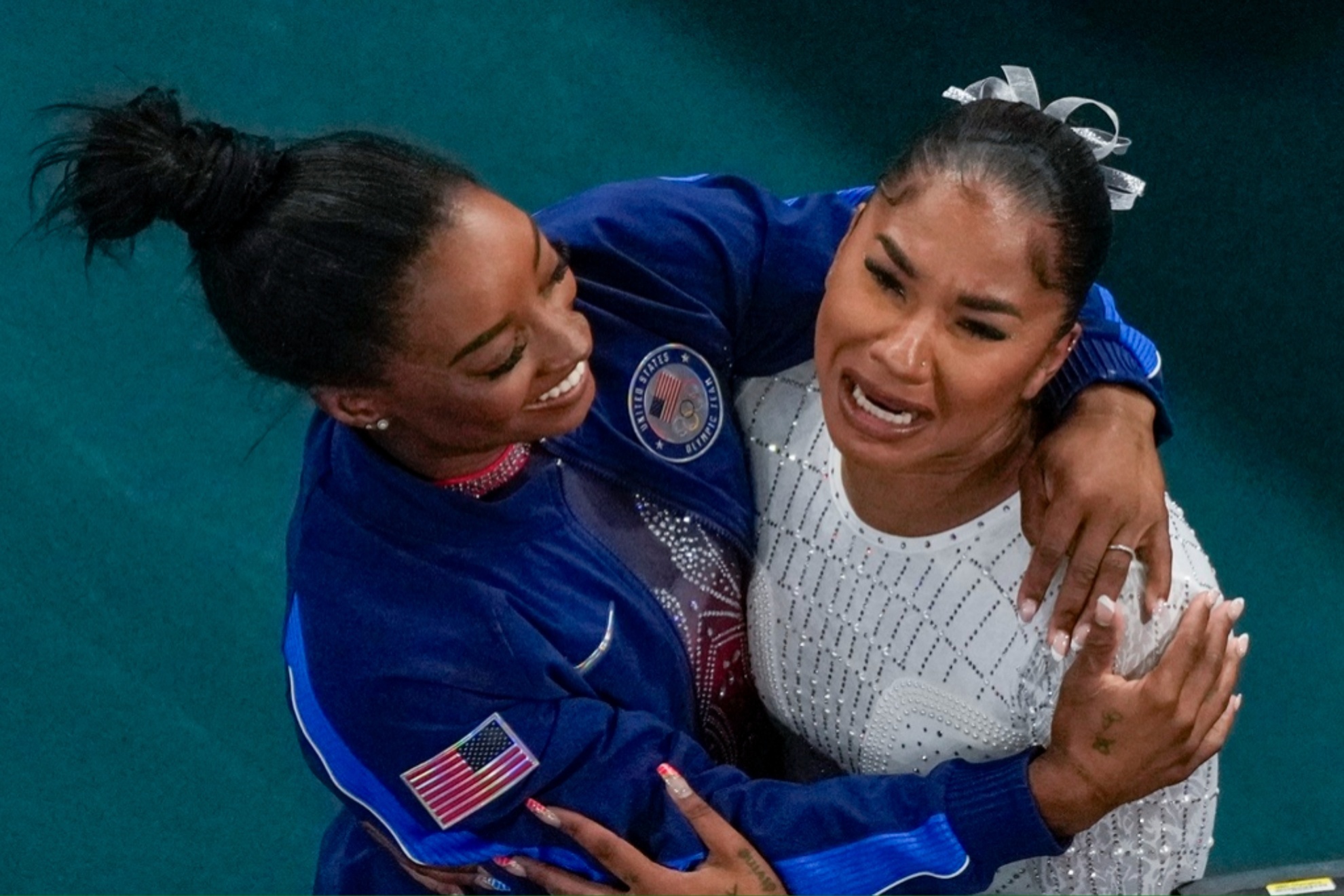 The emotional moment when Simone Biles congratulates Jordan Chiles on her first Olympic medal.