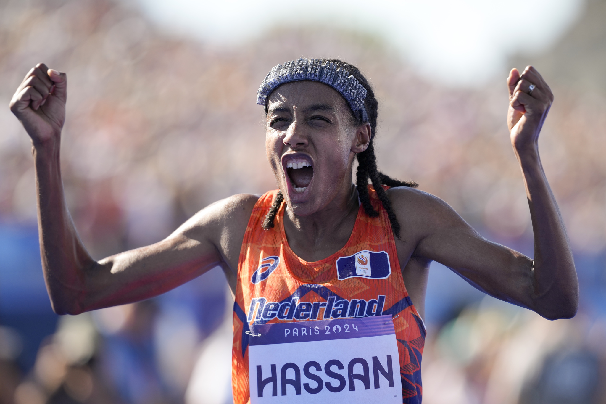 Sifan Hassan hace historia con su oro en el marat�n tras los bronces en el 5.000 y el 10.000