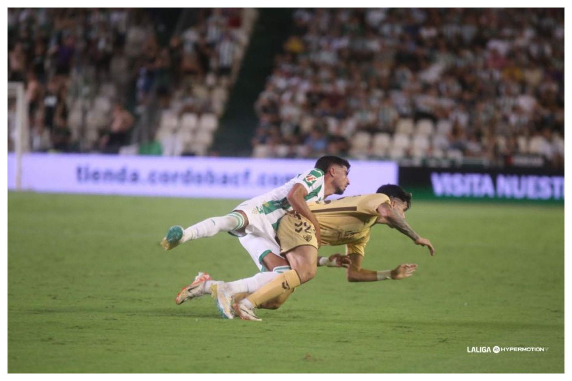 Curiosa imagen del primer derbi andaluz de la temporada, el de El Arc�ngel