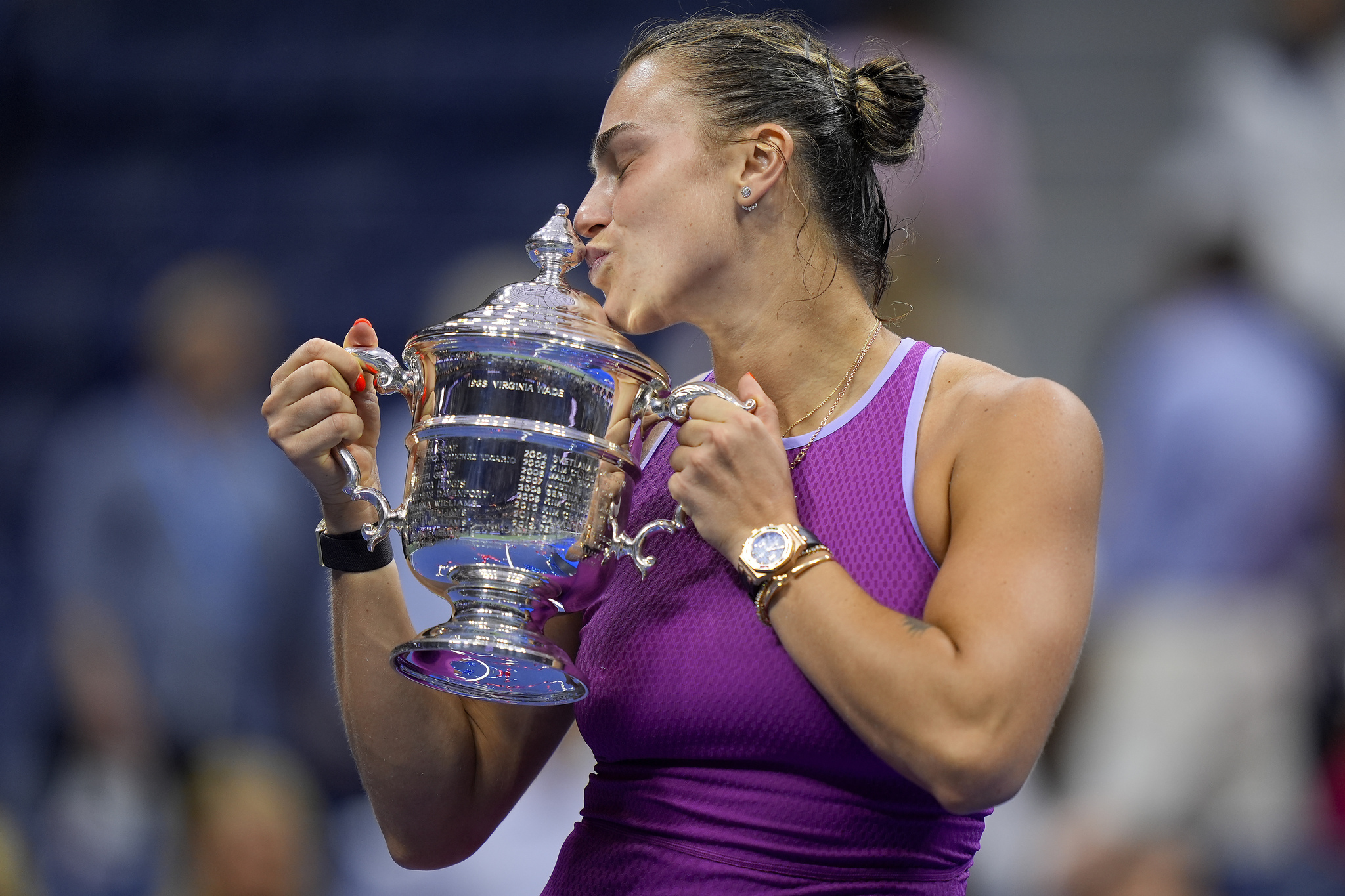 Aryna Sabalenka kisses the US Open trophy after defeating Jessica Pegula in the final, Saturday, Sept. 7, 2024.