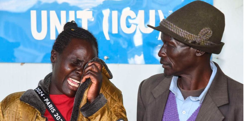 Joseph Cheptegei, padre de la maratonista ugandesa, durante una conferencia de prensa. 