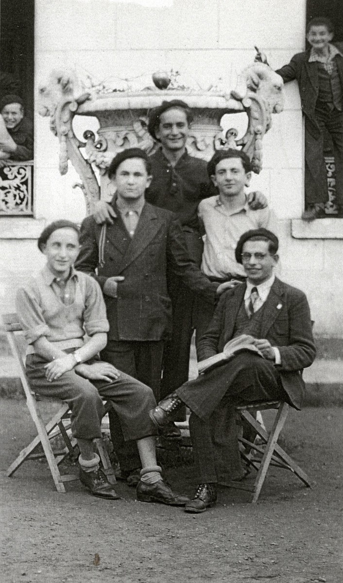 Group portrait in the Ambloy children's home