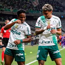 Endrick y Richard Ríos en uno de sus tradicionales bailes de celebración tras marcar gol con Palmeiras. FOTO: Tomada de X @Palmeiras