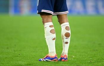 Jude Bellingham con las medias rotas en su indumentaria con la Selección inglesa. Foto: Getty Images