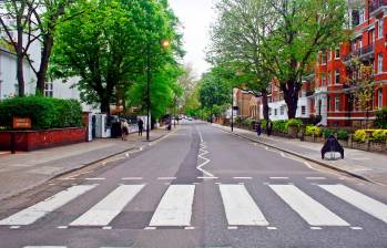 La Abbey Road se hizo famosa por el álbum de nombre homónimo que publicó The Beatles en 1969. FOTOS Cortesía Civitatis​