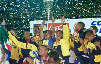 Imagen de cuando la Selección Colombia levantó el título de la Copa América 2001, el primero y único hasta la fecha. FOTO: el colombiano