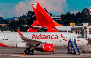 La aerolínea señaló que esta medida incluye a todos los pasajeros que no cuenten con dicho boleto o que lo hayan comprado con menos de 24 horas de antelación a la fecha programada del vuelo. FOTO: Archivo.