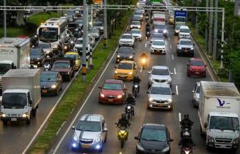 Los infractores de la medida podrán recibir multas de hasta 15 salarios mínimos diarios y la inmovilización de sus vehículos. FOTO: MANUEL SALDARRIAGA