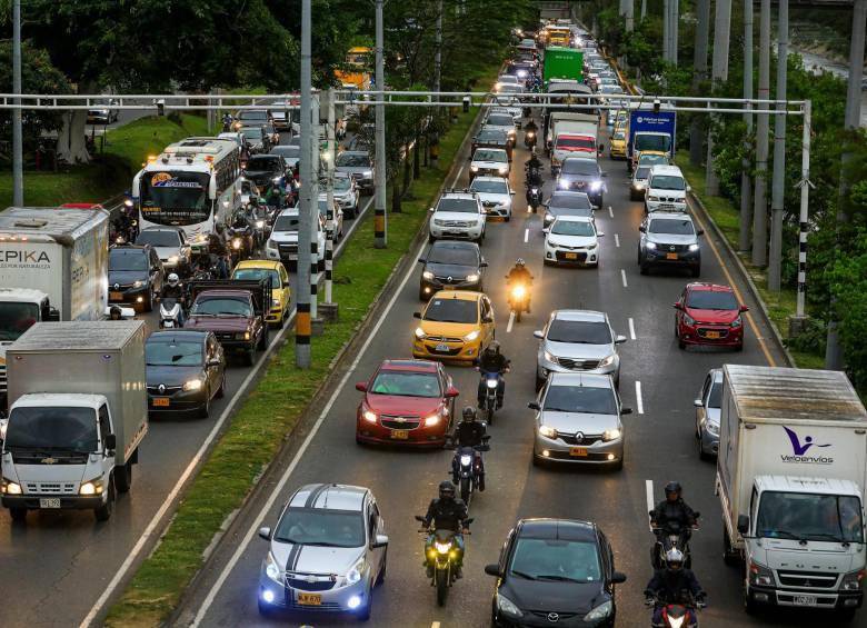 Los infractores de la medida podrán recibir multas de hasta 15 salarios mínimos diarios y la inmovilización de sus vehículos. FOTO: MANUEL SALDARRIAGA