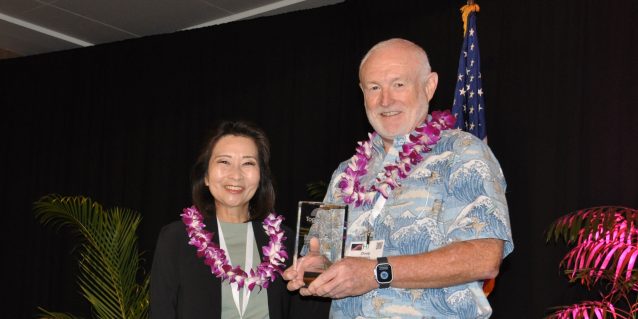 Lt. Gov. Luke presents CIO Murdock with his award