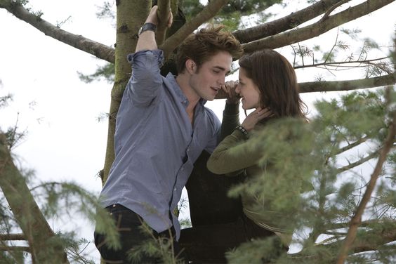 Robert Pattinson and Kristen Stewart in 'Twilight'