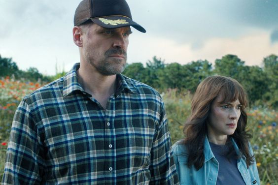 STRANGER THINGS. (L to R) David Harbour as Jim Hopper and Winona Ryder as Joyce Byers in STRANGER THINGS. Cr. Courtesy of Netflix © 2022