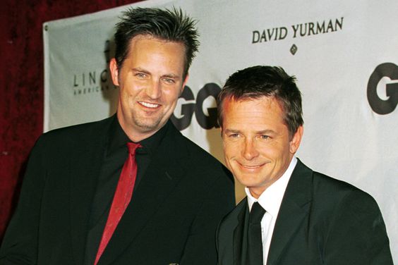 Actor Matthew Perry and actor Michael J. Fox pose for photographers at the GQ "Men of the Year" awards at the Beacon Theatre October 26, 2000 in New York City.