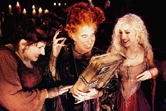 HOCUS POCUS, from left: Kathy Najimy, Bette Midler, Sarah Jessica Parker, 1993, © Buena Vista/courte