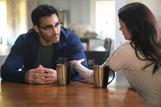 Tyler Hoechlin and and Elizabeth Tulloch on 'Superman & Lois'