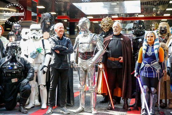 Anthony Daniels and FAN EXPO Chicago 2022 cosplayers