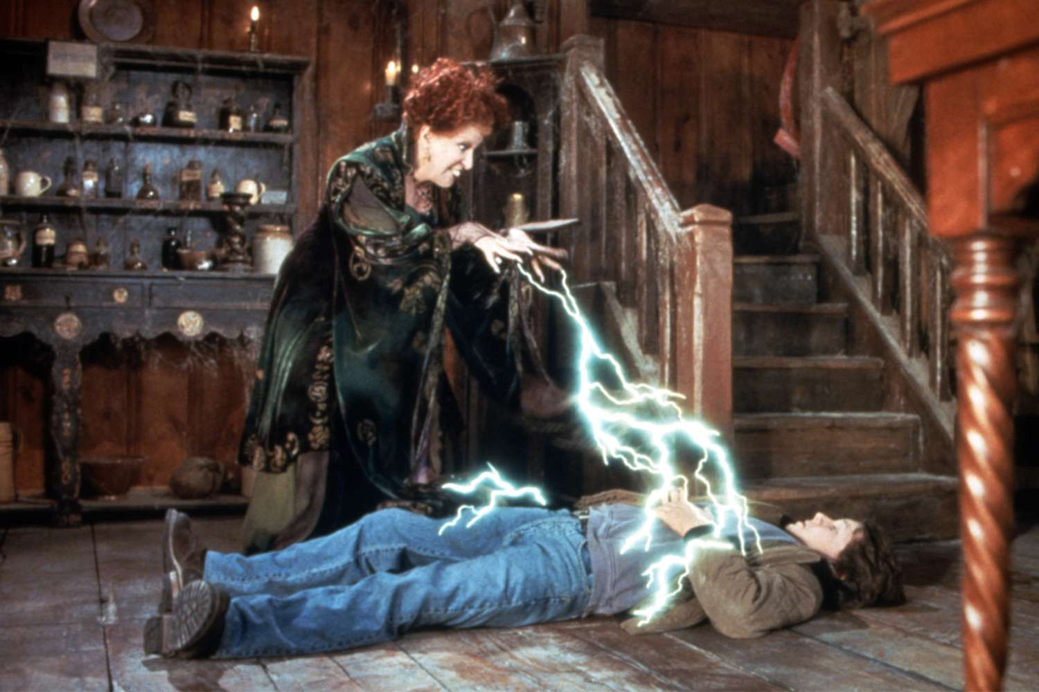 HOCUS POCUS, Bette Midler, Omri Katz, 1993