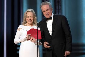 Faye and Warren - Wrong envelope at the oscars