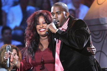 Kanye West and Chaka Khan perform at the 2004 MTV Video Music Awards at the American Airlines Arena August 29, 2004 in Miami, Florida. 