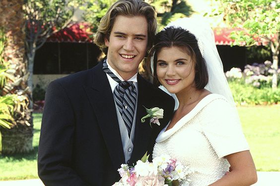 ALL CROPS: 141324811 SAVED BY THE BELL: WEDDING IN LAS VEGAS -- Air Date 10/07/1994 -- Pictured: (l-r) Mark-Paul Gosselaar as Zack Morris, Tiffani Thiessen as Kelly Kapowski -- Photo by: Gary Null/NBCU Photo Bank